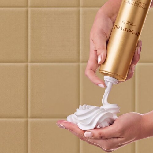 DESERVED Whipped Shower Foam Cherry Glaze pena za prhanje za telo 250 ml Slike