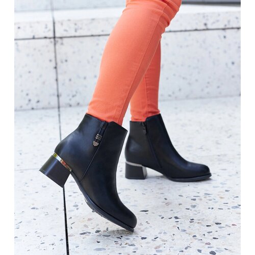 Gemre Black faux leather heeled ankle boots with insulation Bocconi Cene