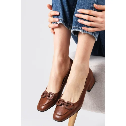 Mio Gusto Dolly Brown Women's Short Heeled Shoes with Buckle Accessory