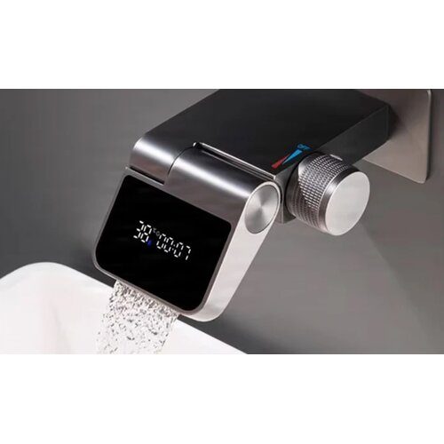 ELITE EDITION Zidna armatura s prikazom temperature in preklopnim izlivom 180&amp;deg; &amp;ndash; BSW1500 &amp;mdash; Črna Slike