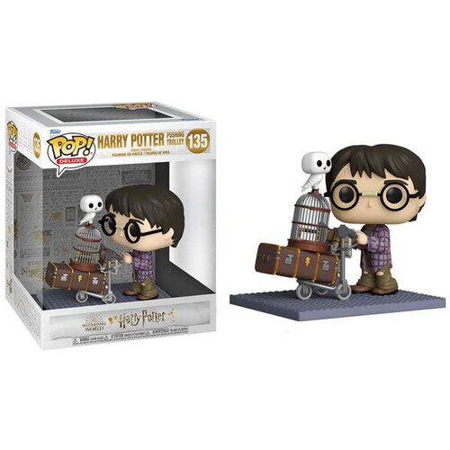 Funko POP figure Harry Potter Anniversary Harry Pushing Trolley Cene
