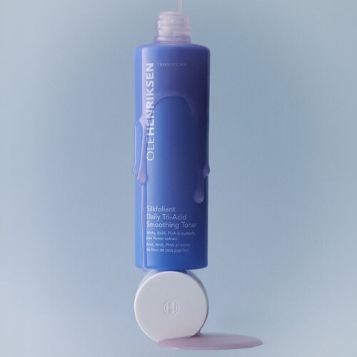 OLEHENRIKSEN Transform Silkfoliant Daily Tri-Acid Smoothing Toner with Mandelic Acid nežni eksfoliacijski tonik za vsakodnevno uporabo 30 ml Slike