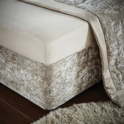 Catherine Lansfield Bež napenjalna žametna prevleka za okvir postelje 152x198 cm Crushed Velvet &amp;ndash; Slike