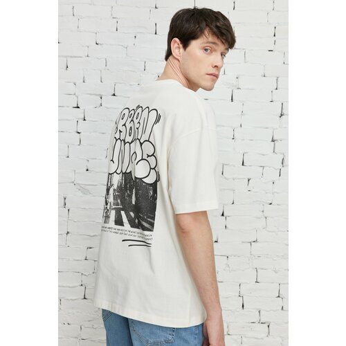 AC&Co / Altınyıldız Classics Men's Ecru Oversized Loose Fit, Crew Neck 100% Cotton Printed T-Shirt. Slike