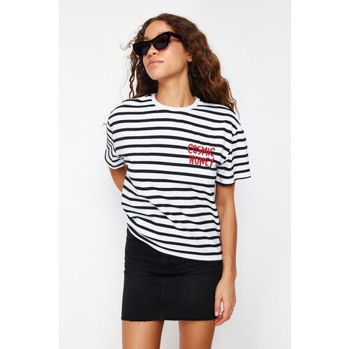 Trendyol Black-White Striped Slogan Embroidery Detailed Relaxed/Comfortable Fit Knitted T-Shirt Cene