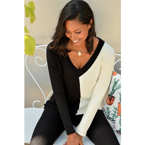 Trend Alaçatı Stili Women's Black and White V-Neck Block Knitted Blouse Slike