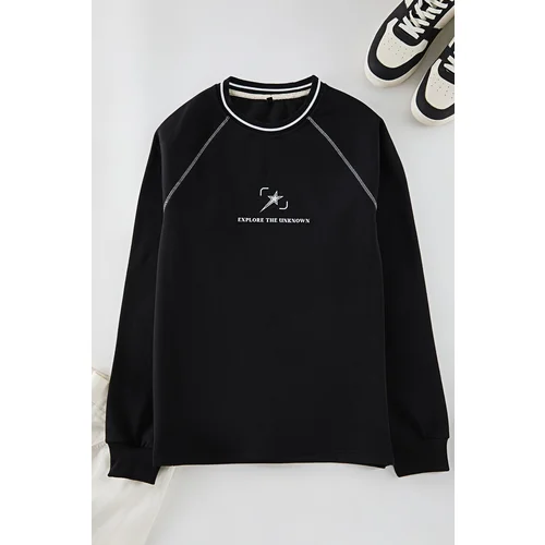 Trendyol Black Regular Cut Stitching and Collar Knitwear Tape Detailed Printed Sweatshirt