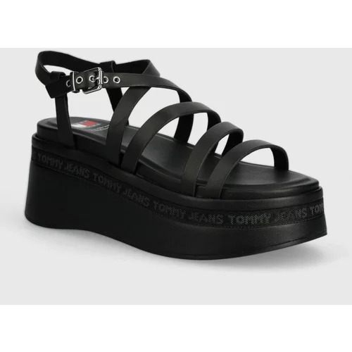 Tommy Jeans Usnjeni sandali TJW STRAPPY WEDGE SANDAL črna barva, EN0EN02516