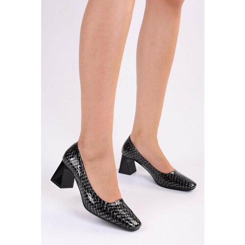 Shoeberry Women's Brazen Black Patent Leather Crocodile Daily Heeled Shoes Cene