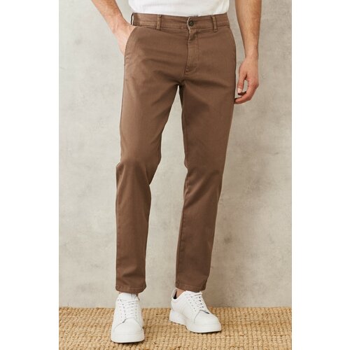 ALTINYILDIZ CLASSICS Men's Mink Comfort Fit 360 Degree Flexibility in All Directions Side Pocket Trousers. Cene
