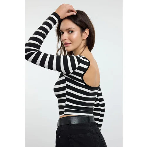 Trendyol Black Backless Slim/Fitting Regular/Normal Length Knitted Blouse