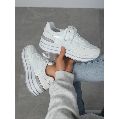 Resti Women's sports sneakers on a platform Revided Cene