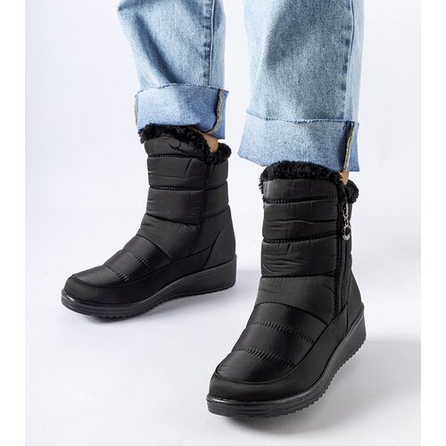 Gemre Black snow boots on low wedge Mount Cene