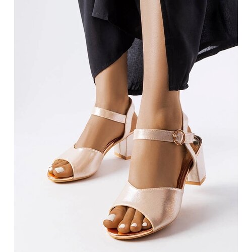 D/CEO Black classic high heels Hyirnar Cene