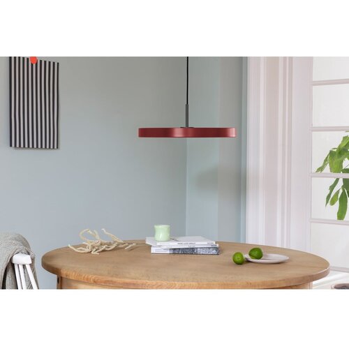 UMAGE Rdeča LED viseča svetilka s kovinskim senčnikom &amp;oslash; 43 cm Asteria Medium &amp;ndash; Slike