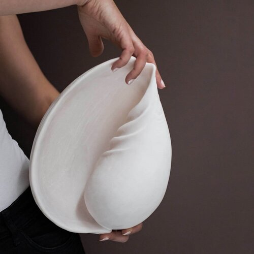 Mette Ditmer Denmark Kip iz poliresina 30,5 cm Conch - Slike