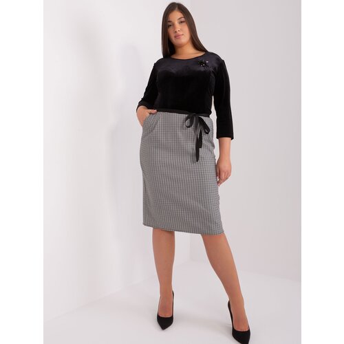 Fashion Hunters Black elegant dress of oversized sizes Slike