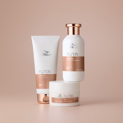 Wella Professionals Fusion regeneracijski &amp;scaron;ampon za barvane in po&amp;scaron;kodovane lase 250 ml Slike
