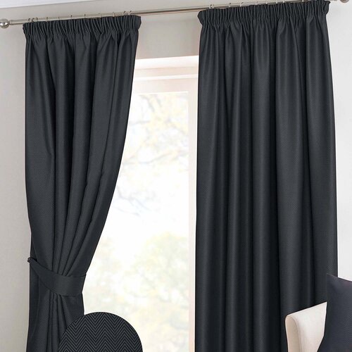 HOMESCAPES Črne Herringbone Chevron Blackout zavese Par Pencil Pleat, 117x183 cm, (20749288) Cene