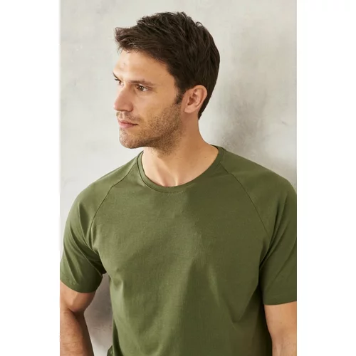 AC&Co / Altınyıldız Classics Men's Khaki Long Fit Crew Neck Short Sleeve Cotton T-Shirt.