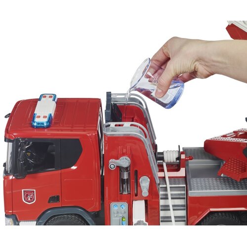 Bruder Vatrogasni kamion Scania Super 560R sa merdevinama, pumpom, zvučnim i svetlosnim efektima Slike