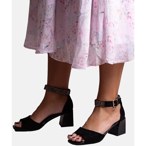Gemre Black sandals on a lacquered block heel Athir Cene