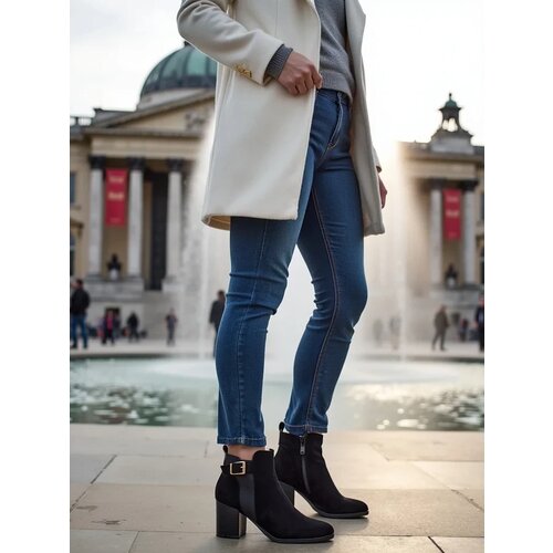 Resti Women's ankle boots on a Vierod post Cene
