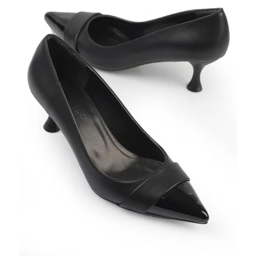 Capone Outfitters Capone Pointed Toe Women's Shoes with Patent Leather Detailed Mid Heel.