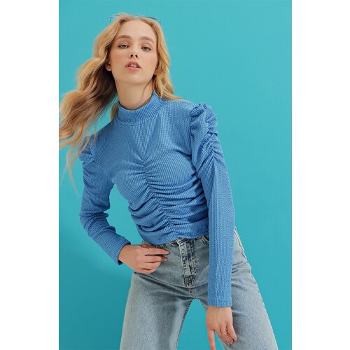 Trend Ala&amp;ccedil;atı Stili Women&amp;#039;s Aviator Blue Half Turtleneck Collar With Smocking Detail in the Front, Self-textured Crop Knitted Blouse Slike