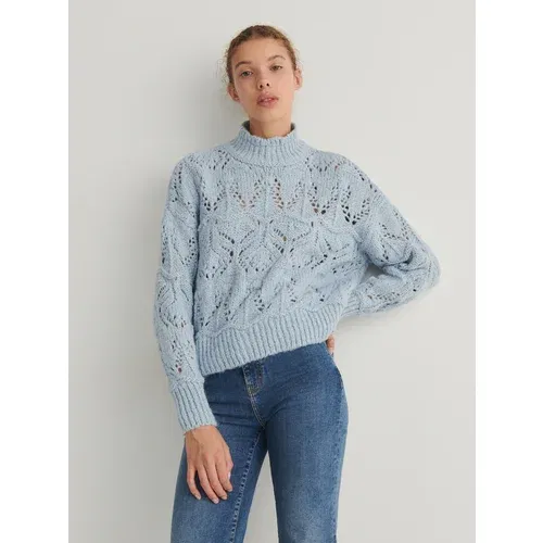 Reserved - Rupičasti džemper s visokim ovratnikom - bljedoplavo