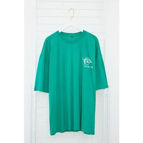 Trendyol Plus Size Green Oversize/Wide Cut Comfortable Far East Printed 100% Cotton T-Shirt