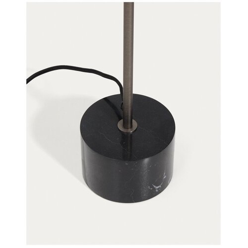 Kave Home Črna stoječa svetilka (vi&amp;scaron;ina 121 cm) Lynor &amp;ndash; Slike