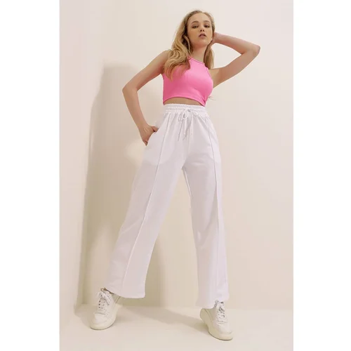 Trend Alaçatı Stili Women's White High Waist Pleated Front Wide Leg Double Pocket Sweatpants