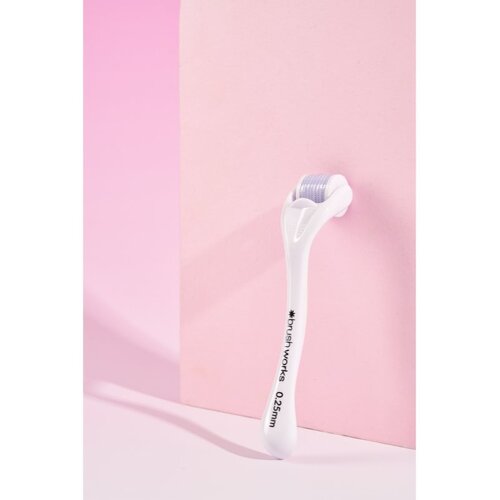 Brushworks Progression Micro Needle Derma Roller mikroiglični aplikator za obraz 0,25 mm 1 kos Slike