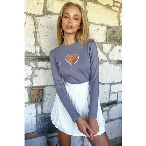 Trend Alaçatı Stili Women's Gray Crewneck Camisole Blouse with Heart Embroidery Decollete