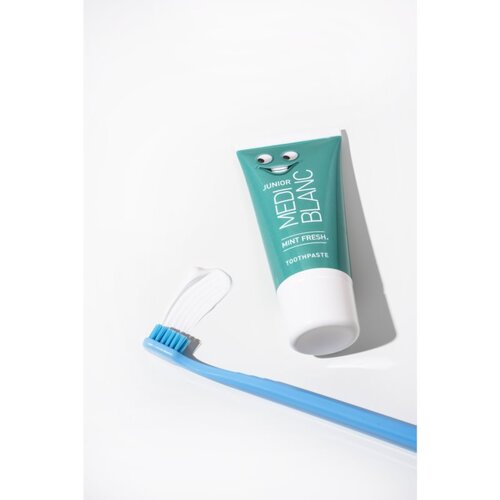 MEDIBLANC KIDS &amp;amp; JUNIOR Ultra Soft zobna &amp;scaron;četka za otroke Blue 1 kos Slike