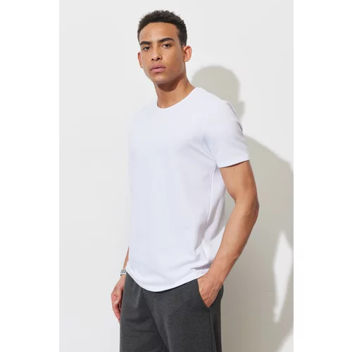ALTINYILDIZ CLASSICS Men's White Slim Fit Slim Fit Crew Neck Short Sleeved Soft Touch Basic T-Shirt.