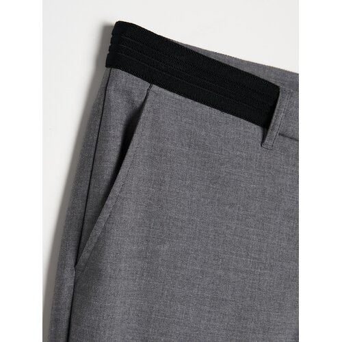 Sinsay Chino hlače slim fit s dodatkom viskoze Slike