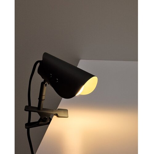 Kave Home Crna metalna stolna lampa s hvataljkom (visina 16 cm) Jula &amp;ndash; Slike