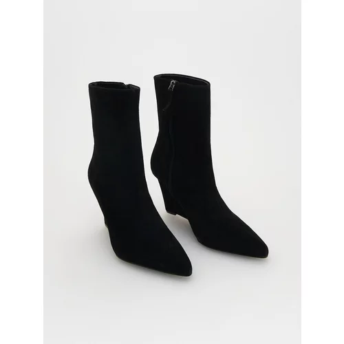 Reserved Ladies` ankle boots - črna