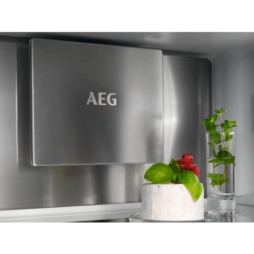 Aeg vgradni hladilnik TSC8M183DC Slike