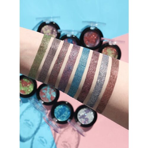 J.Cat Beauty Glitter Dazzle ble&amp;scaron;čeča senčila za oči odtenek 103 Purple Rain 1.2 g Slike