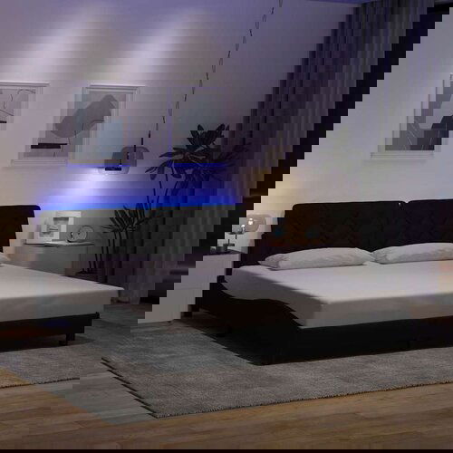 VidaXL Okvir kreveta s LED-om bez madraca crni 180x200 cm od tkanine Slike