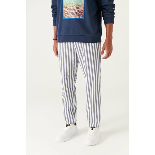 Avva Men's White-Navy Blue Wide Striped Relaxed Fit Pants Slike