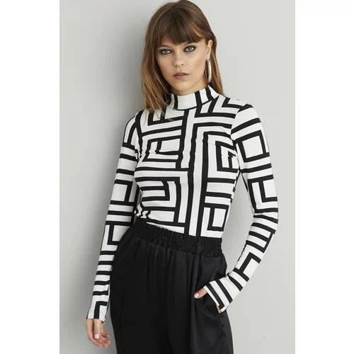 Cool & Sexy Women's Black and White Half Fisherman Patterned Blouse