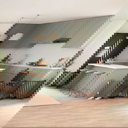 VidaXL Ograda za pse z vrati zložljiva 15 panelov črna 750 cm les Slike