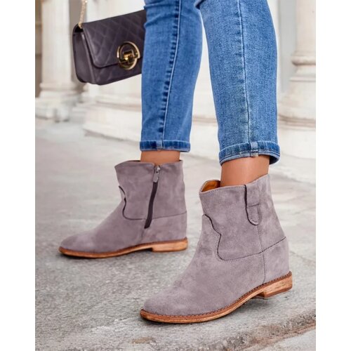 Resti cowboy-style boots on a covered wedge Patorias Cene