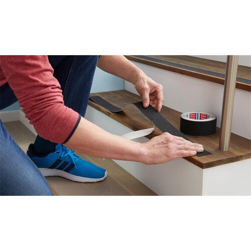 Traka VEČNAMENSKI LEPILNI TRAK PROTIZDRSNI ČRN 5 M X 25 MM Slike