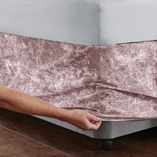 Catherine Lansfield Rožnata napenjalna žametna prevleka za okvir postelje 152x198 cm Crushed Velvet &amp;ndash; Slike