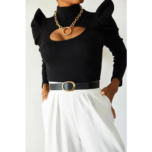 XHAN Women's Black Plunger Detail Standing Shoulder Blouse Cene